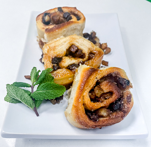 Christmas Recipe: Spiced Apple and Date "Cinnabuns"